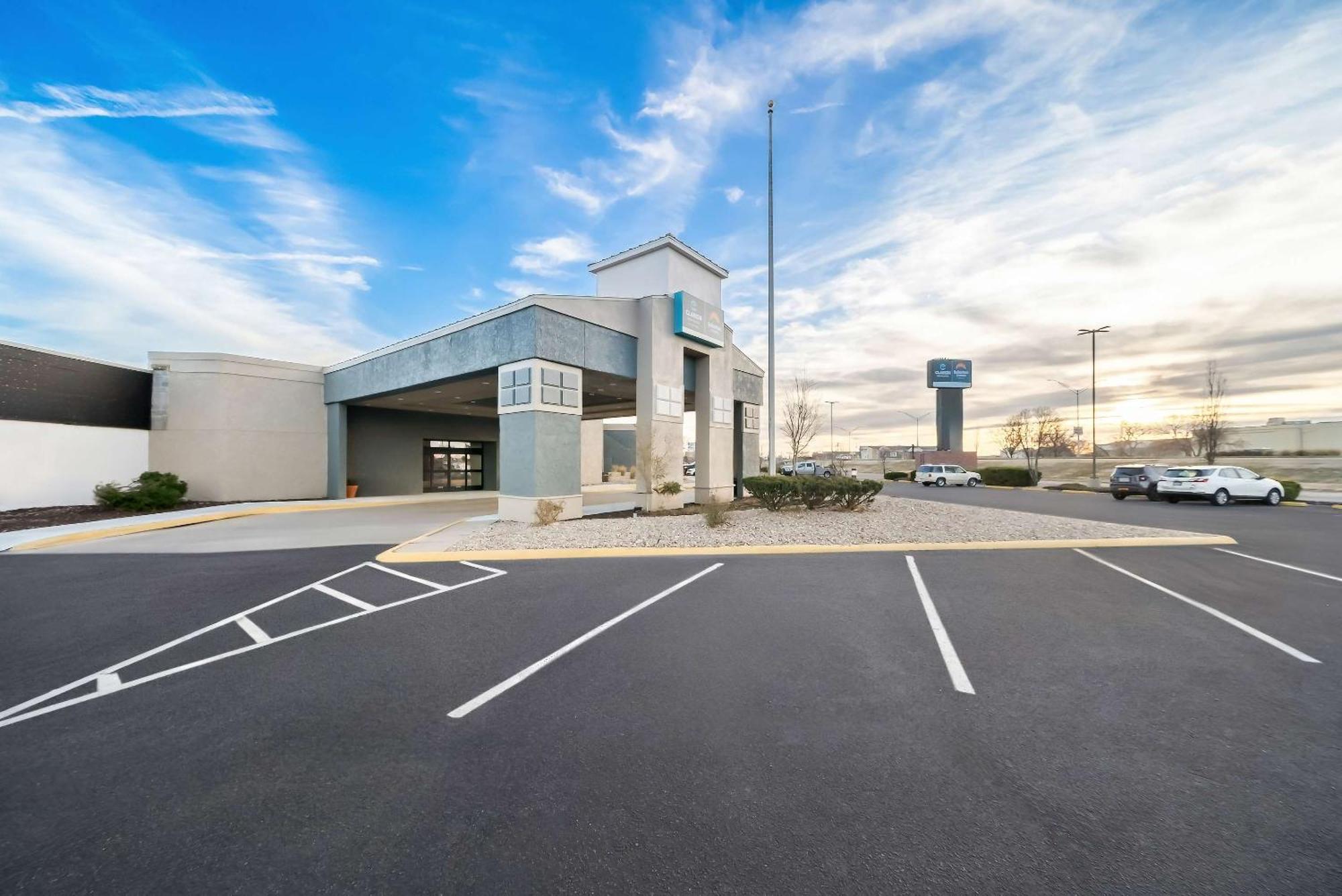 Suburban Studios, Kearney Exterior photo